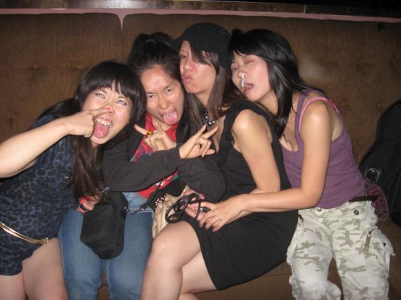HITOMI, TAKAKO, JAM and YUKA pose for the camera "with ugly face".