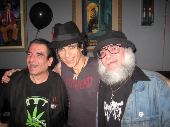 The old guys, DAVID PEEL, BOBBY STEELE and Mr. WOOD, are still going at the end of the night!