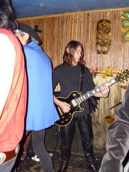 LOVE PIRATES/FUZZ