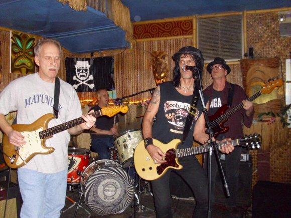 GASS WILD joins LOS TRES MIGUELITOS.