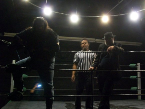 BIG RON PRICE "THE LAST OUTLAW" and Mr. WOOD await the arrival of MUTTON.