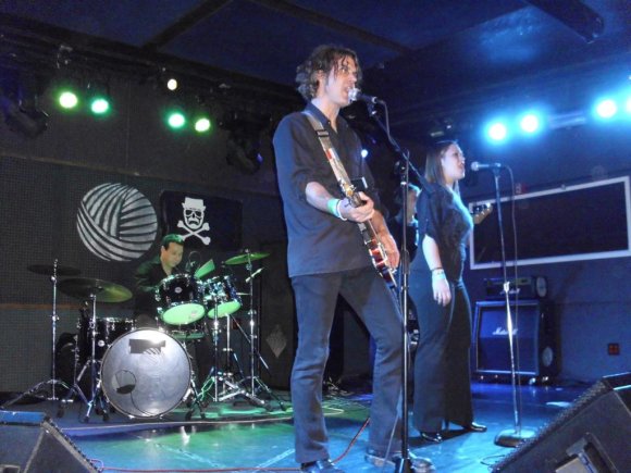 ASH GRAY & THE GIRLS/FERNANDO, ASH, PETE and NINA.