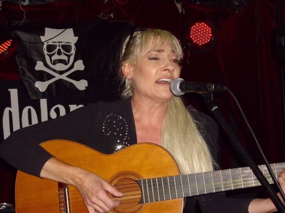BLONDE & BLUE/ALISON GORDY