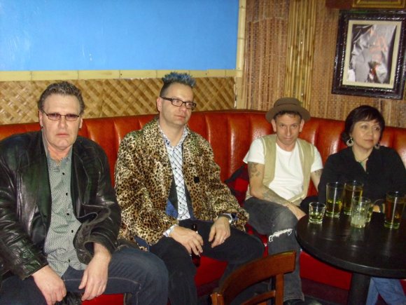 JOEY KELLY (BUDDY LOVE), JAY, FIDDLES and ? enjoying DIRTY & NAUGHTY.