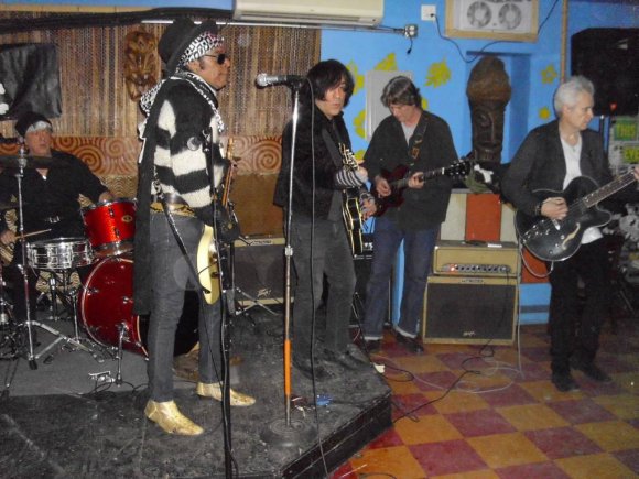 KING BEE & THE STINGERS/SCHEEBO, KING BEE, JOFF, DAVID and KEVIN