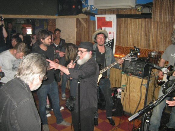 SAMI YAFFA (NY DOLLS, HANOI ROCKS) joins FRANK WOOD and his band for JIMI HENDRIX's "FIRE"!
