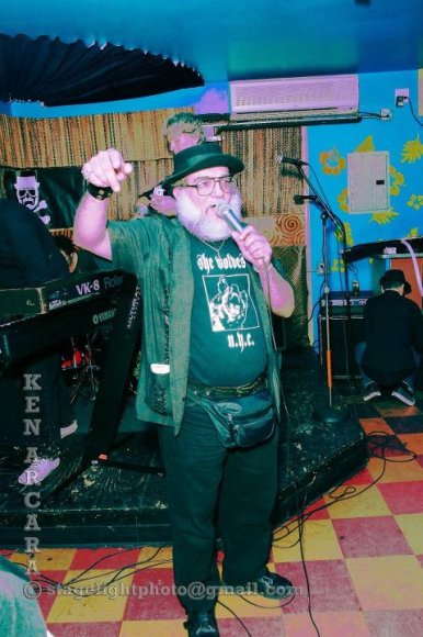 I AM NOT A LEPRECHAUN!  The lighting is off!   Everything I'm wearing is black!