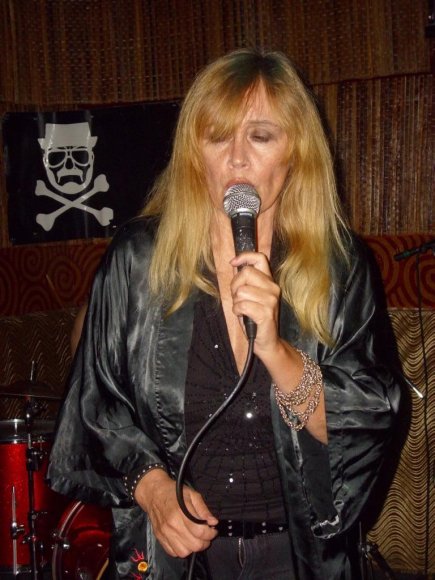 JOY RYDER joins the PURPLEHEARTS for "You Can't Put Your Arms around A Memory"!