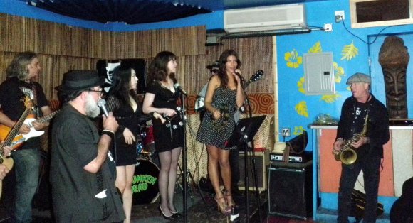 DAWN sings on "HOKEY POKEY"!