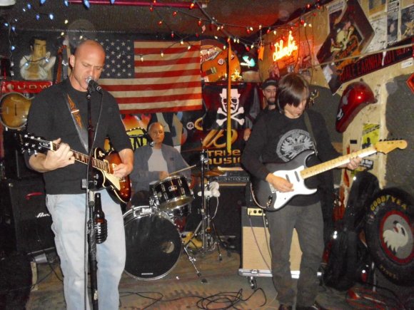 WAR & BLUES/WARREN, LOU, VINNIE and MIKE
