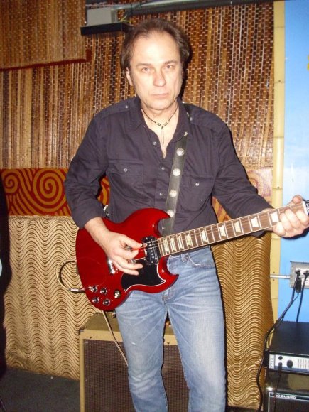 HENRY switches over to guitar.