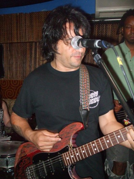RICKY BACCHUS (D-GENERATION, VASQUEZ and ...)  joins THE "SOFA KING" WILDE JAM as CEE plays bass!