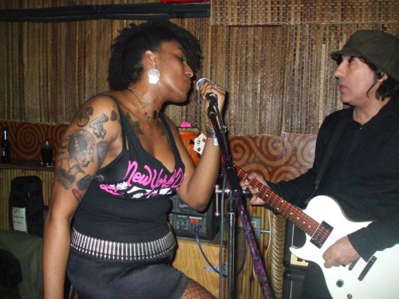 CYD SILVER (THE WOOD NYMPHS) joins THE "SOFA KING" WILDE JAM for a few tunes!