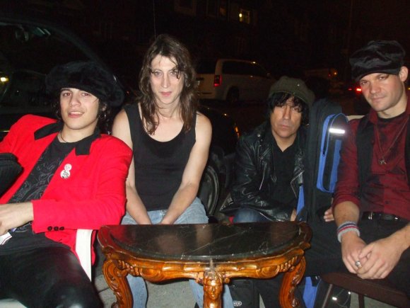 SAMMI, JEANNE, JOFF and THOMAXE hanging in the V.I.P. Smoking section!