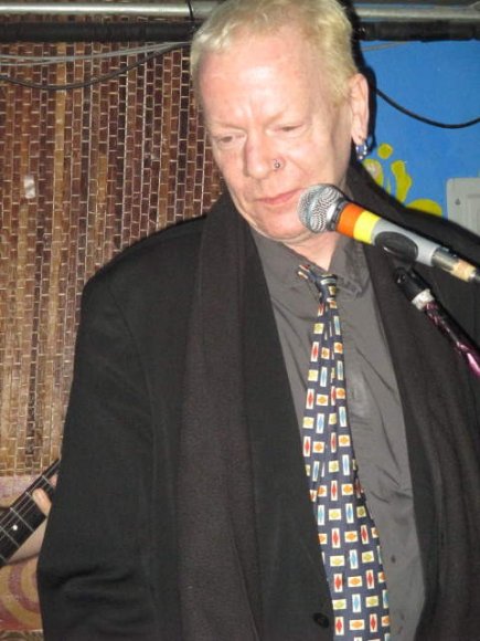 JOHNNY CASINO sings "PINOT GRIGIO"!