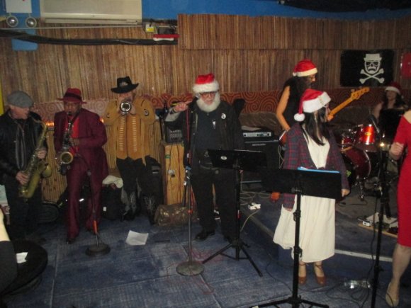 DANNY RAY, RAVEN, MAC, FRANK, ANNE, RIYO and JEANNE