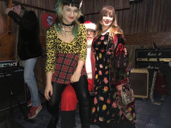 DYLAN MARS GREENBURG andAMANDA sit on WOODY CLAUS' lap while ELROY tunes up behind them!