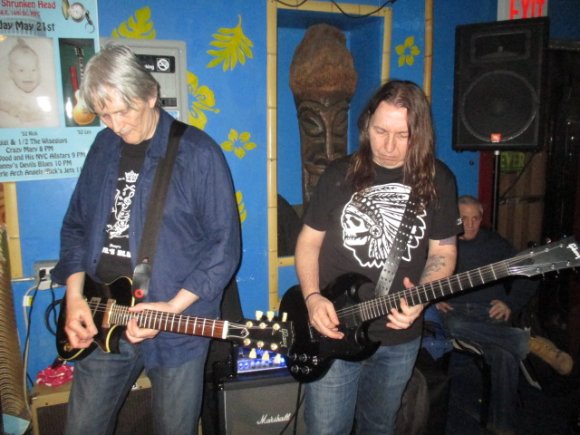 DAVID and JOE play as BOBBY relaxes!