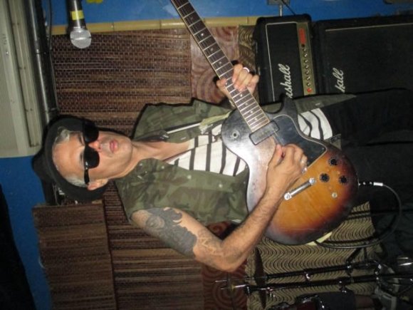 THE ROACHES/RONNIE